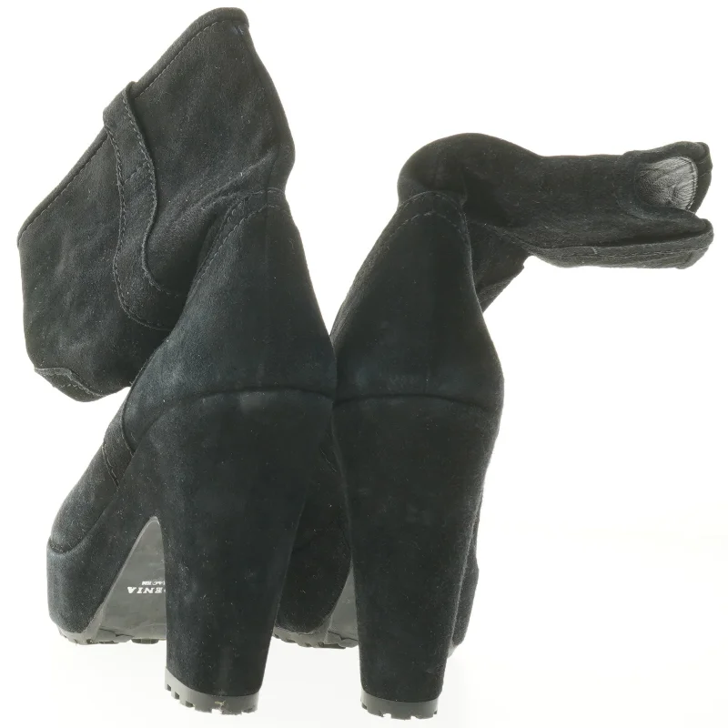 Sort støvle med høj hæl størrelse 36 fra Gardenia (str. 36 )