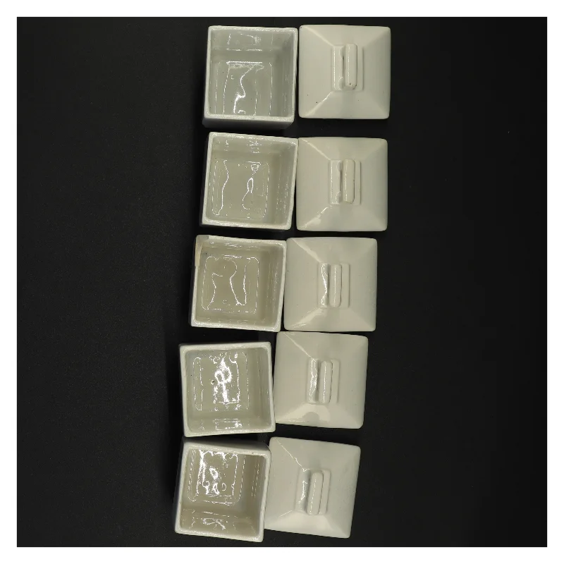 Porcelæn krydderiglas (str.15 x 9,5 cm og 8 x 5,5 cm)