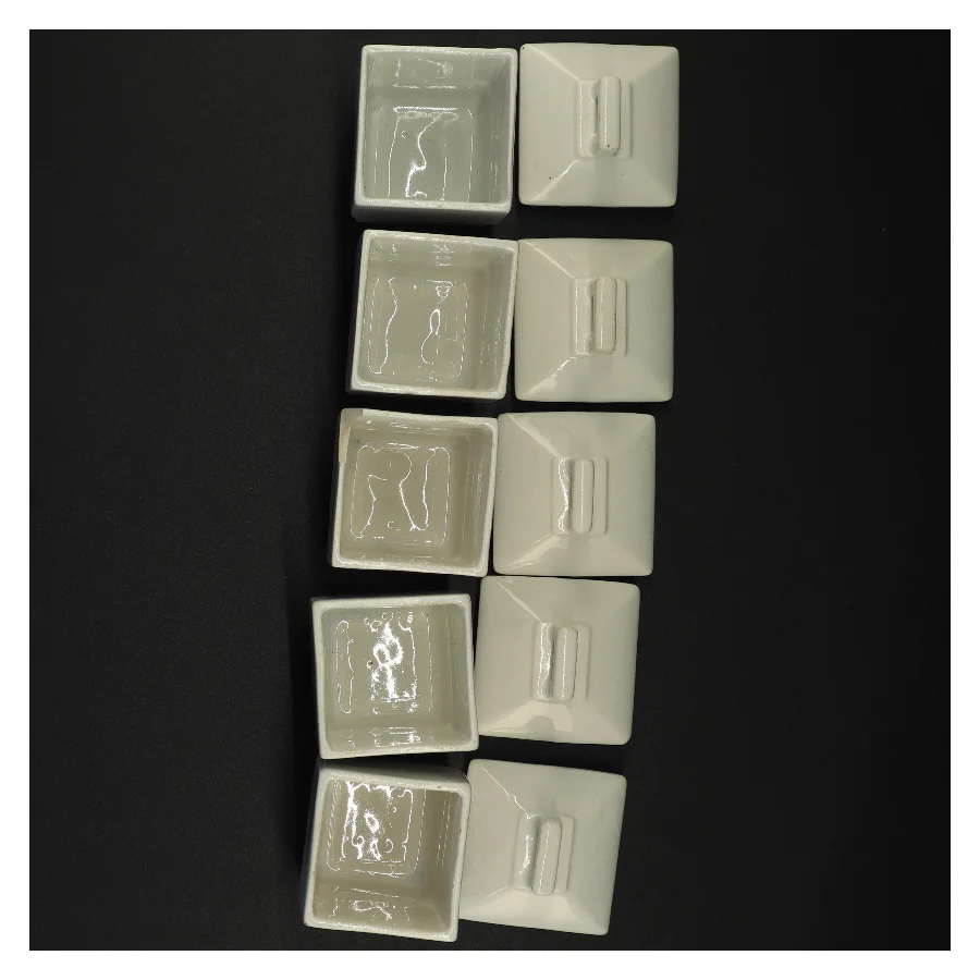 Porcelæn krydderiglas (str.15 x 9,5 cm og 8 x 5,5 cm)