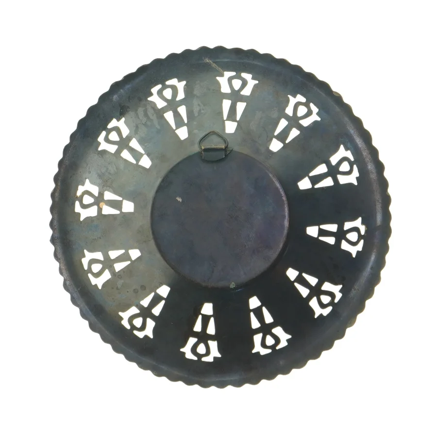 Dekorativt metal fad med egyptisk motiv (str. Ø 19 cm)