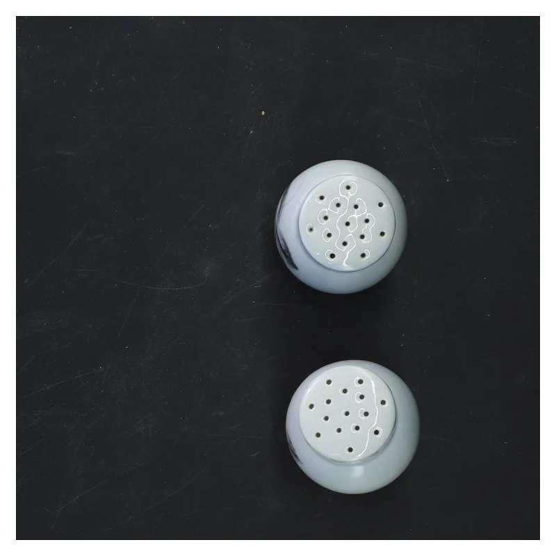 Porcelæns salt- og peberbøsser fra B&G (str. 7x4 cm)