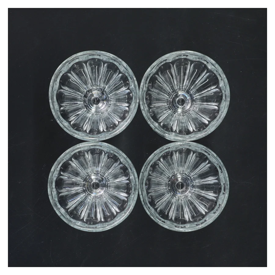 Sæt af fire glas (str. 9,5 cm)