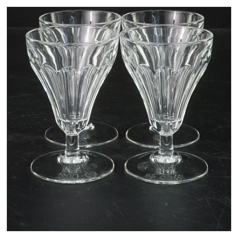 Sæt af fire glas (str. 9,5 cm)