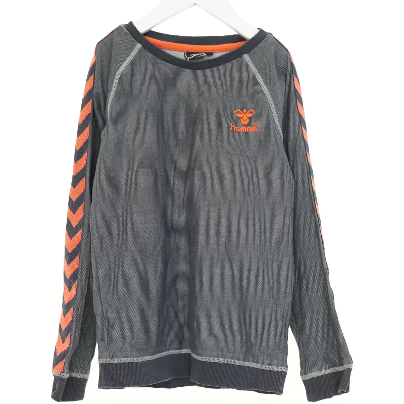 Bluse fra Hummel (str. 134 cm)