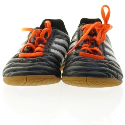  Indendørs fodboldssko fra Adidas (str. 36 og 2 tredjedel)