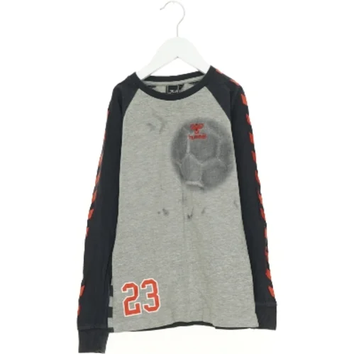 Bluse fra Hummel (str. 140 cm)