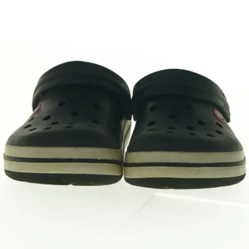 Brugte sorte Crocs sandaler fra Crocs (str. 32)
