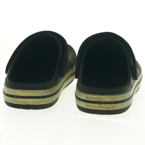 Brugte sorte Crocs sandaler fra Crocs (str. 32)