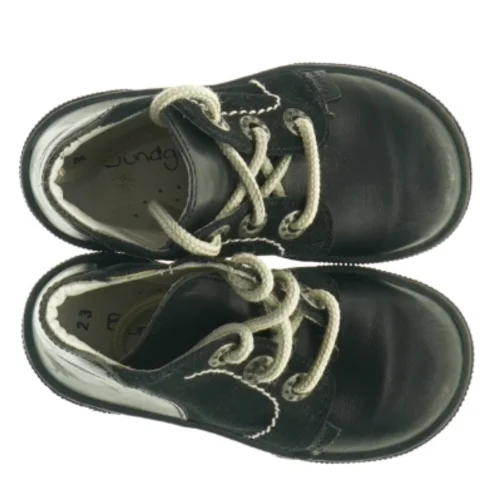 Sorte børnesko fra Bundgaard (str. 23)