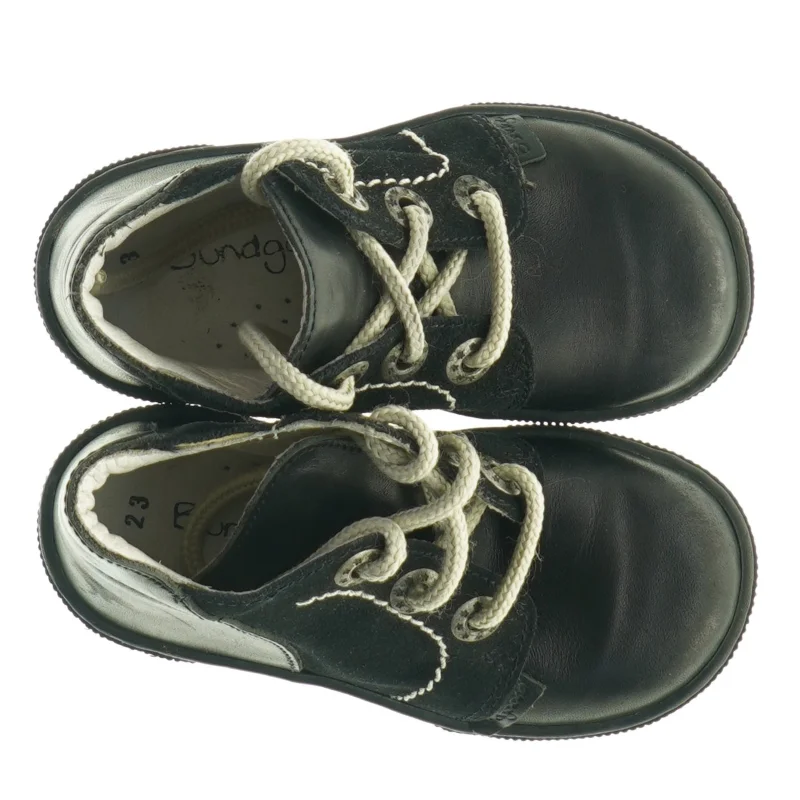 Sorte børnesko fra Bundgaard (str. 23)