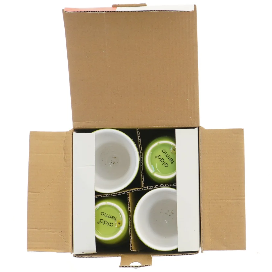 Sæt af 4 termo krus fra Aida (str. 4 stk Ø 8 cm længde 10,5 cm)