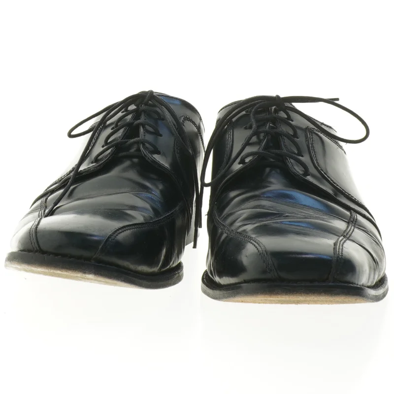 Sorte herresko med snørebånd fra Dario (str. 44 )