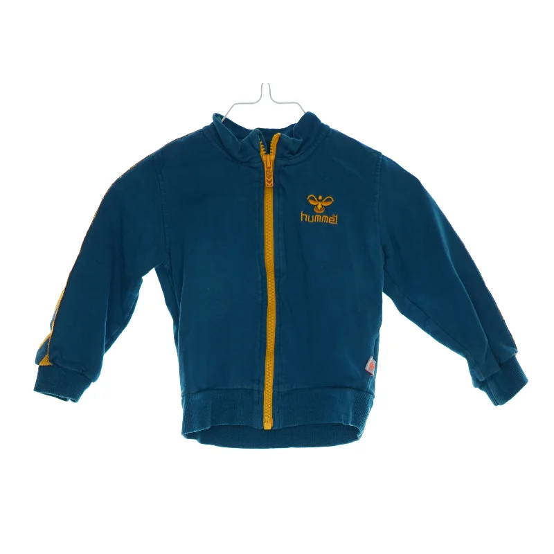 Trøje med lynlås fra Hummel (Str. 86)