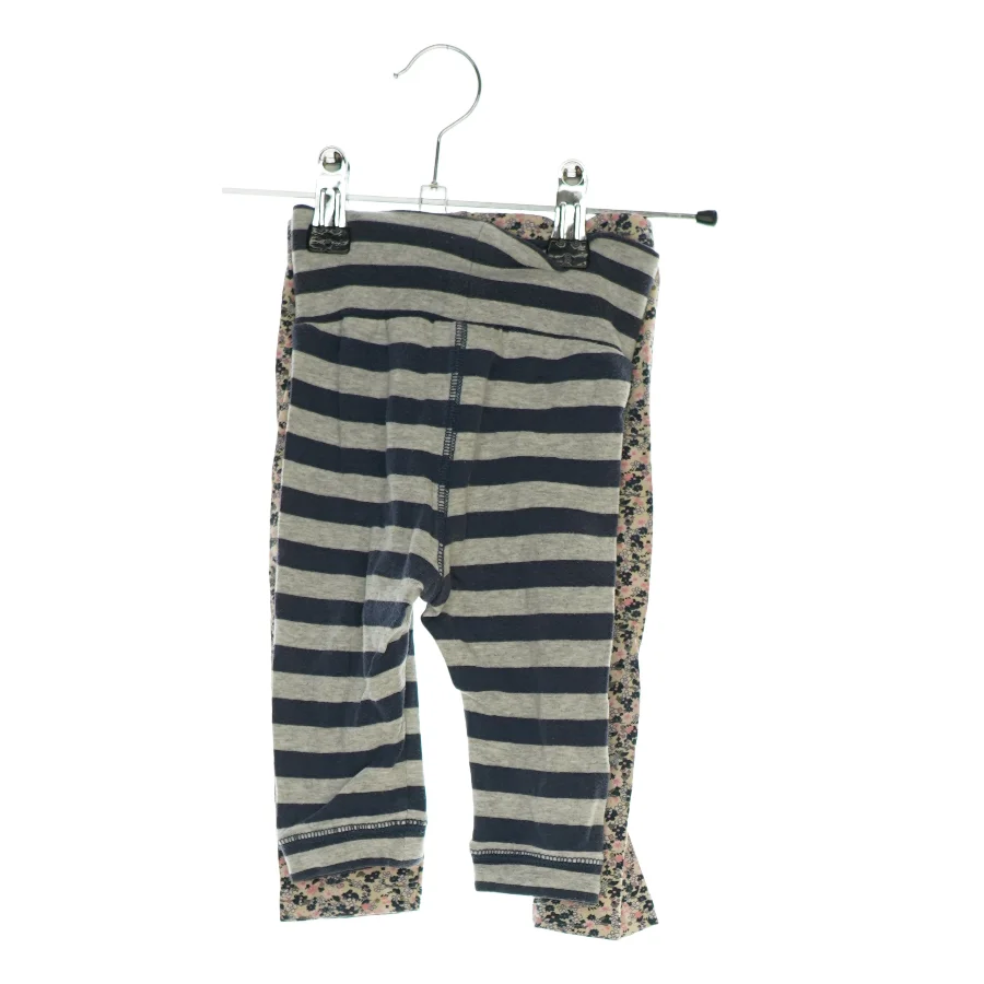 2 par bukser fra hhv. Name It og H&M (str. 68 og 80)