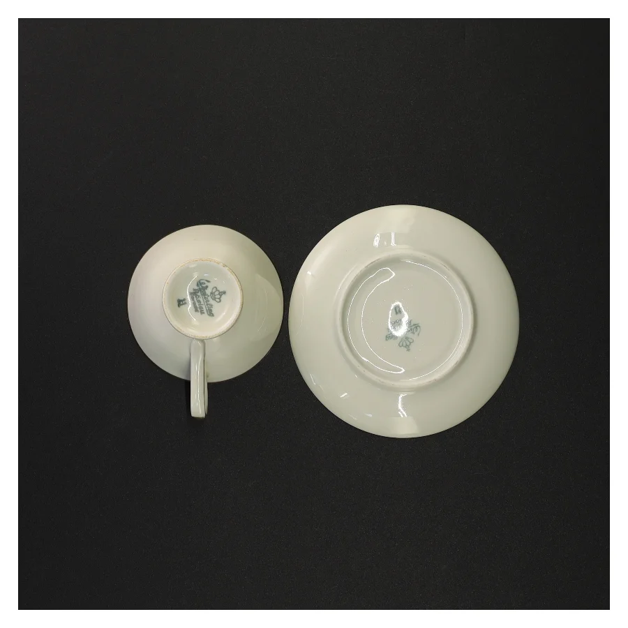 Porcelæn kaffekopper med underkopper (str. 11 x 6 cm)