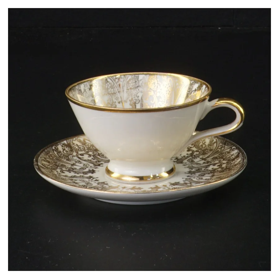 Porcelæn kaffekopper med underkopper (str. 11 x 6 cm)