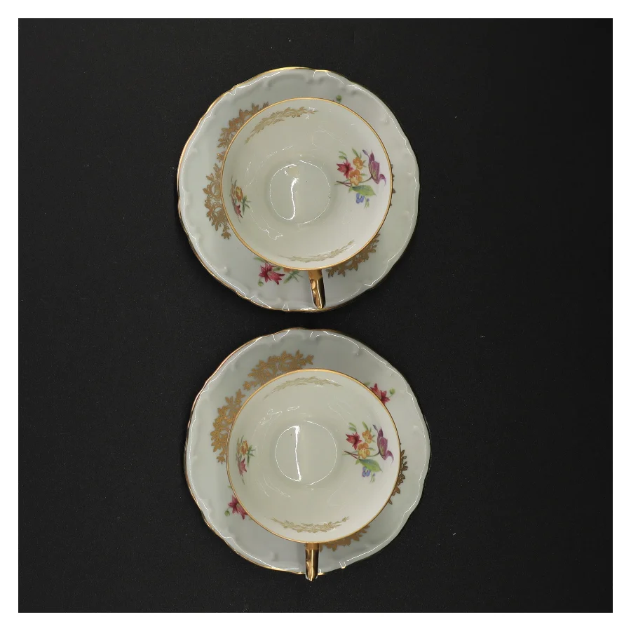 Porcelænskopper med underkopper (str. 12 x 6 cm)