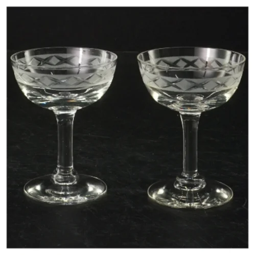 Champagneskåle med slibninger (str. 19 cm. 7 cm i diameter)