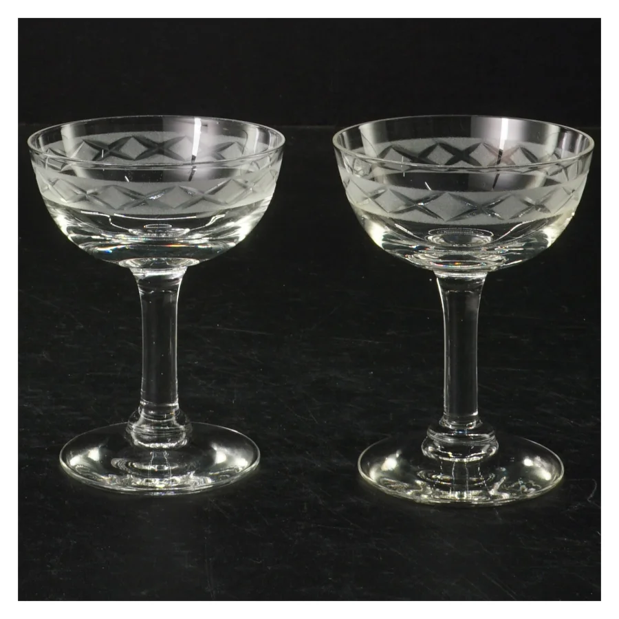 Champagneskåle med slibninger (str. 19 cm. 7 cm i diameter)