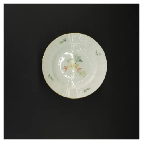 Porcelænsfad med blomstermotiv