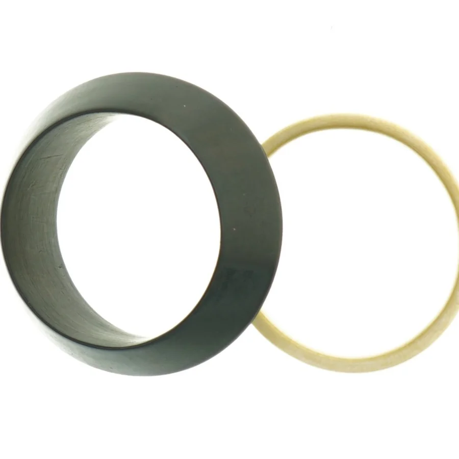 Armbånd i træ, 2 stk (str. 6,5 cm)