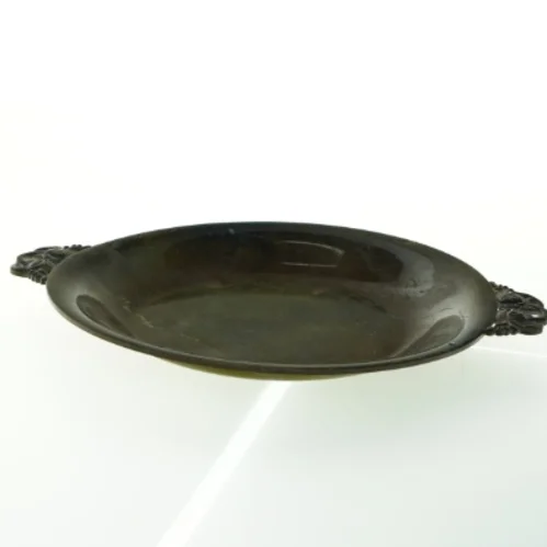 Dekorativt messingfad (str. 27x33x2,5 cm)