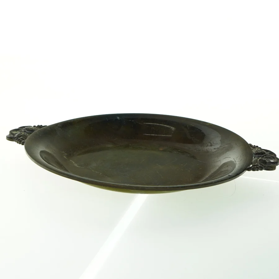 Dekorativt messingfad (str. 27x33x2,5 cm)