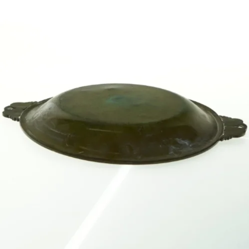 Dekorativt messingfad (str. 27x33x2,5 cm)