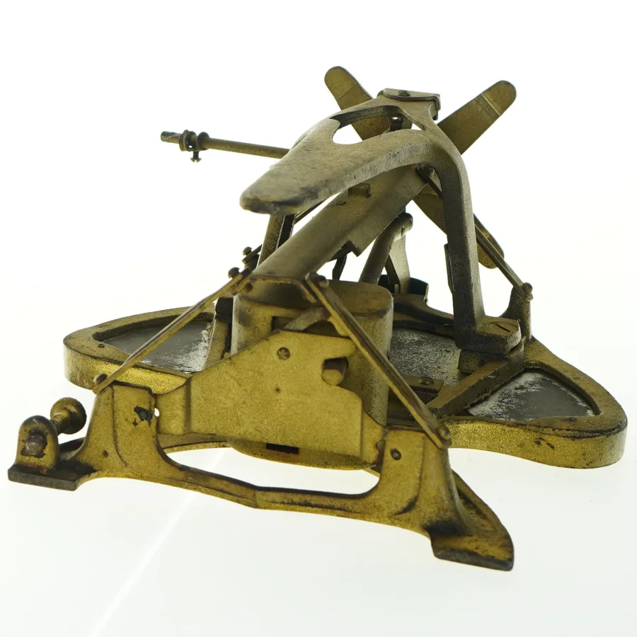 Gammel vægt (str. 24x21x12 cm)