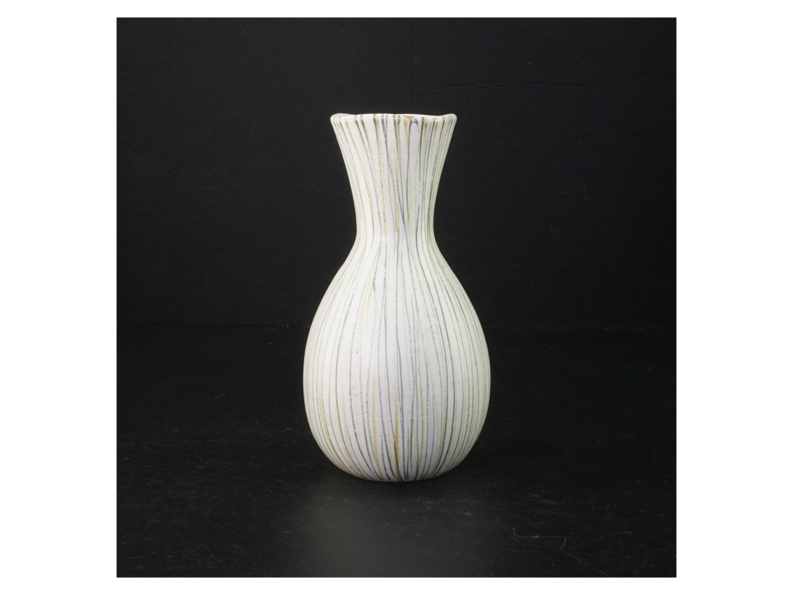 Dekorativ keramikvase (str. 19 cm)