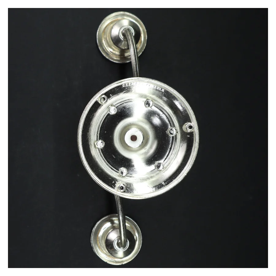 Sølvfarvede lysestager (str. B. 30. cm)