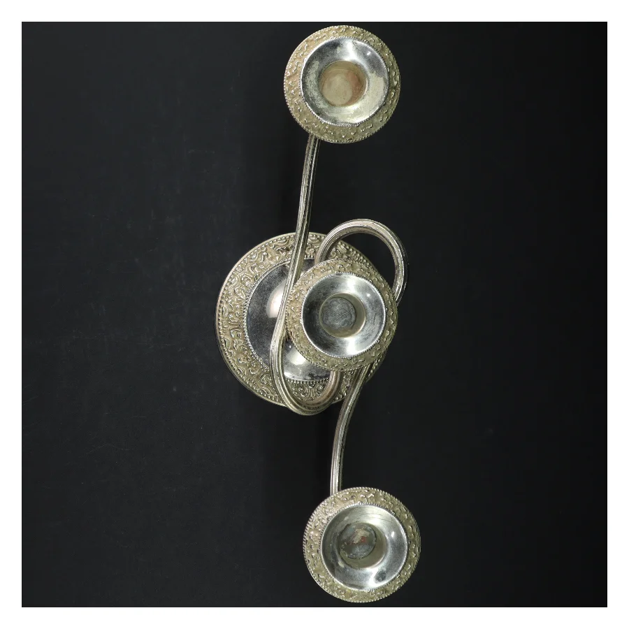 Sølvfarvede lysestager (str. B. 30. cm)