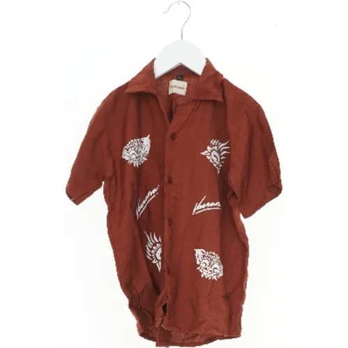 Kortærmet skjorte med mønster fra Vavanakids (str. 110)