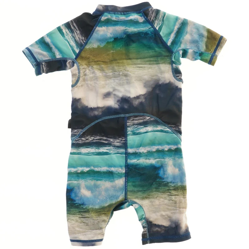 Børn våddragt med vandmønster fra Molo (str. 92)