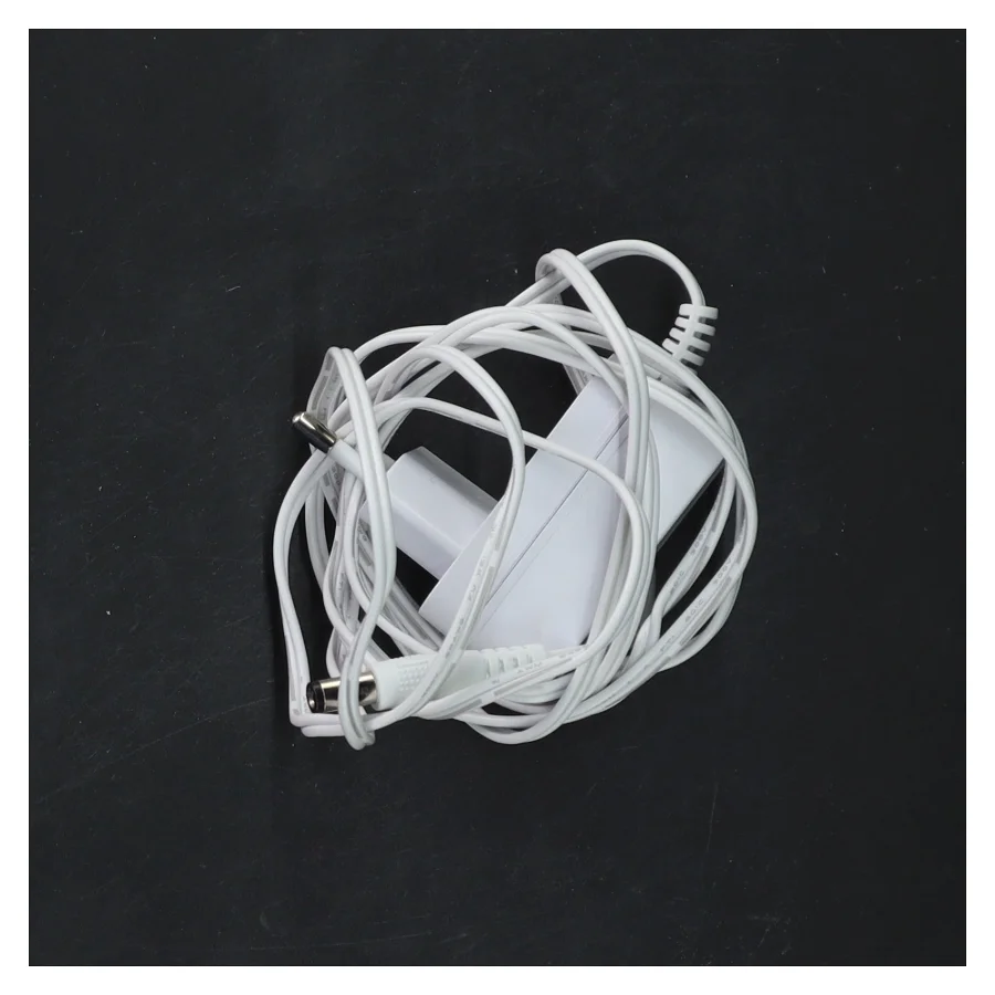 Hvid opladeradapter (str. 5x3 cm)hører sammen med aromalampe fra beurer(se andetsteds i shoppen)