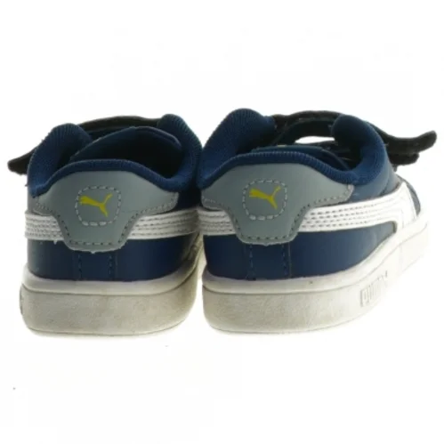 Børnesko med velcro fra Puma (str. 24)
