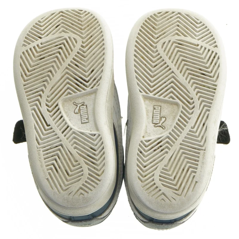 Børnesko med velcro fra Puma (str. 24)