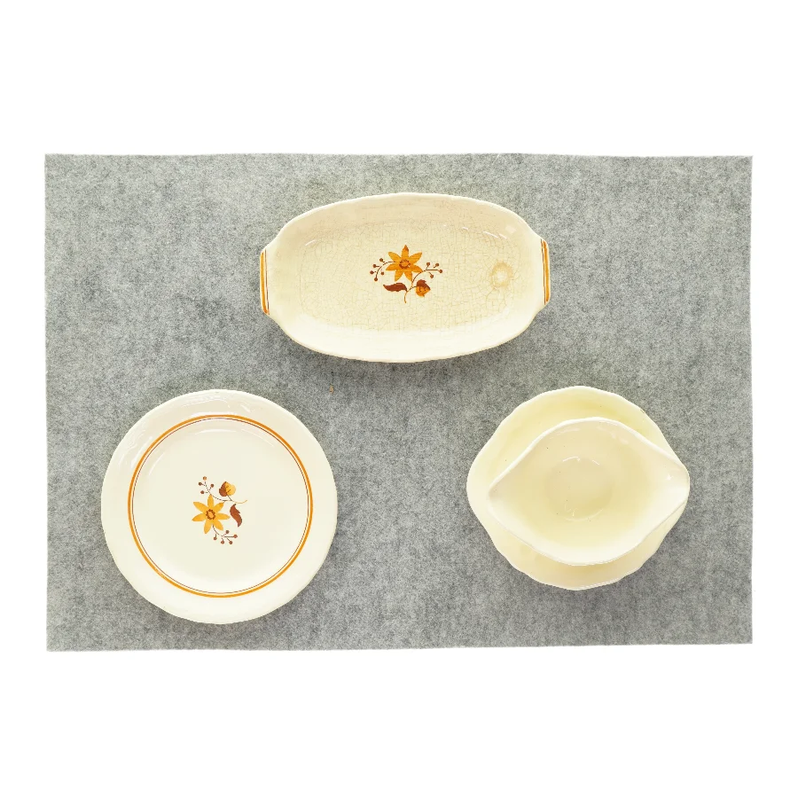 Stel fra Anna Burg (str. Ø: 23,5 og 20 HØ: 9 x 17 Og LB: 24 x 14 Cm )