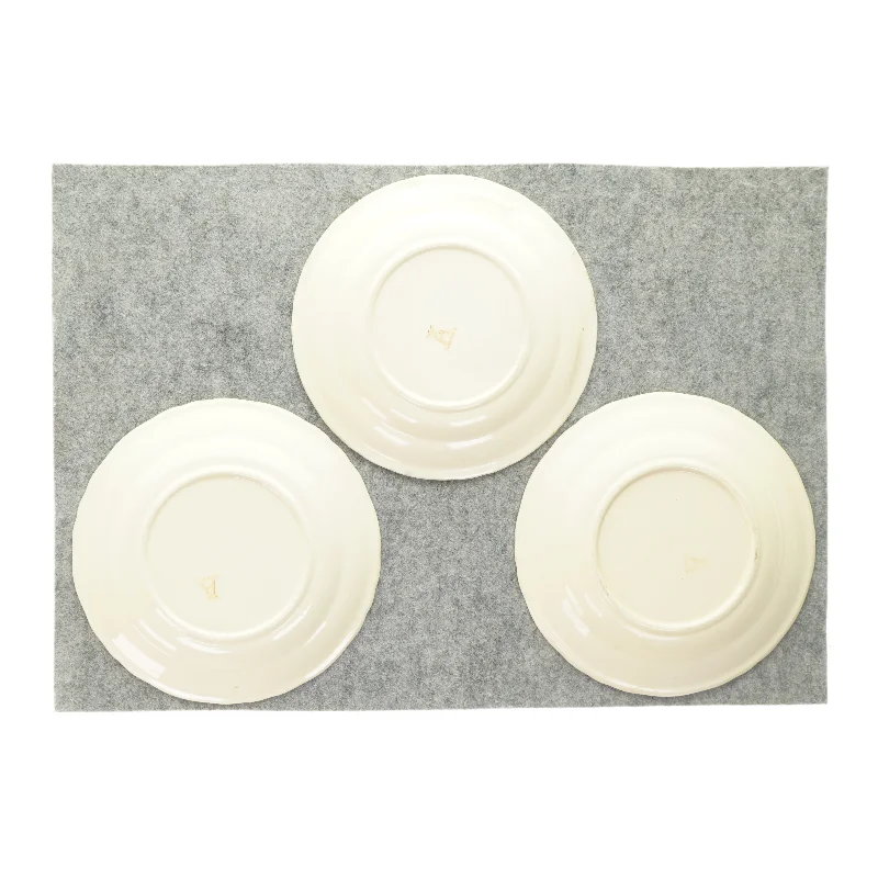 Stel fra Anna Burg (str. Ø: 23,5 og 20 HØ: 9 x 17 Og LB: 24 x 14 Cm )