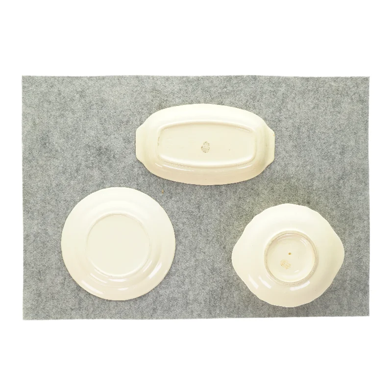 Stel fra Anna Burg (str. Ø: 23,5 og 20 HØ: 9 x 17 Og LB: 24 x 14 Cm )