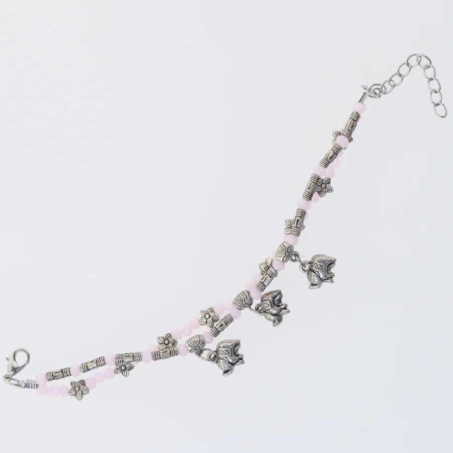 Armbånd med rosa perler og elefantvedhæng (str. 22 cm)