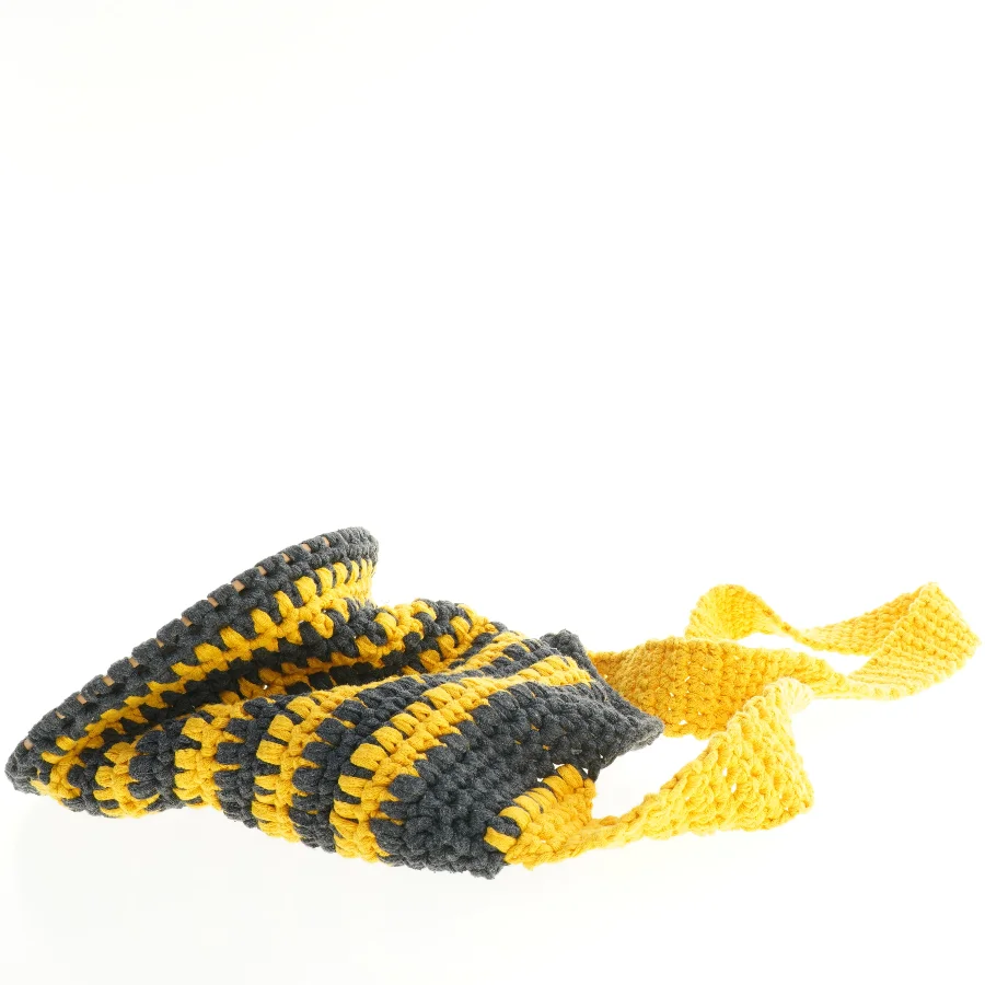 Hæklet taske (str. 25)