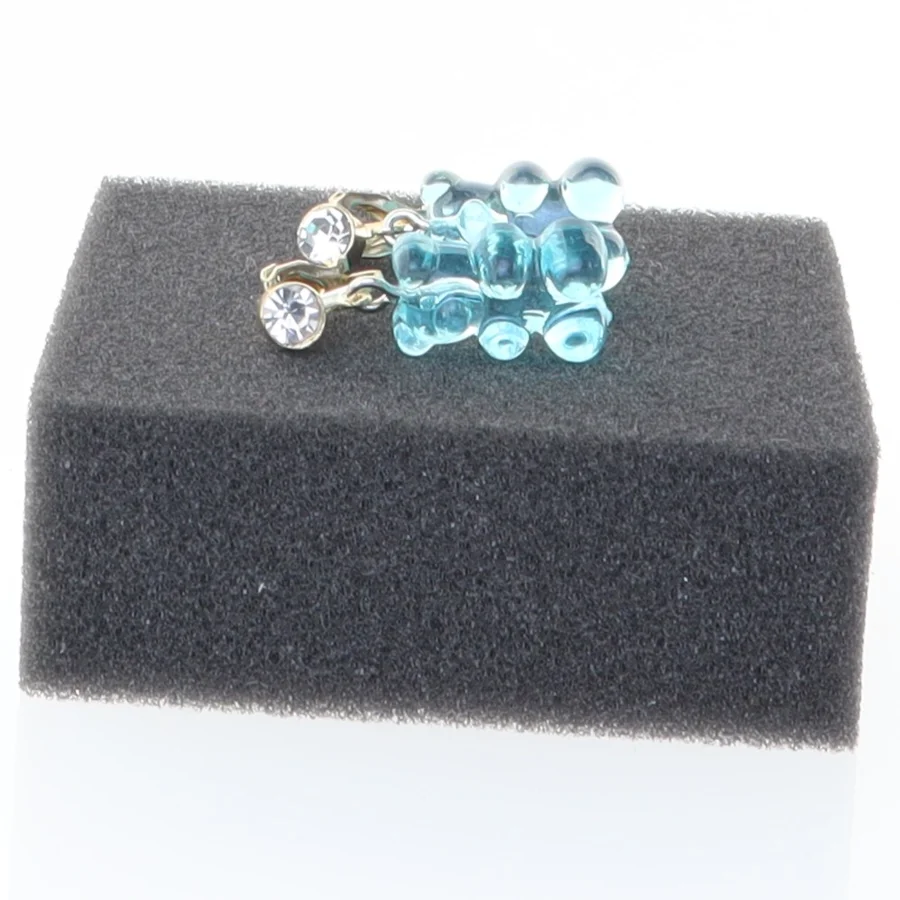 Øreringe med blå bamsefigurer (str. 1,5 cm)