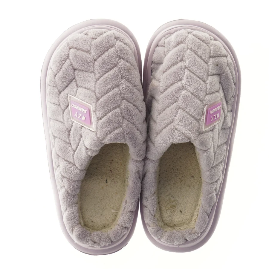 Grå hjemmesko (str. 38-39 )