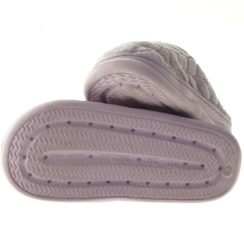 Grå hjemmesko (str. 38-39 )