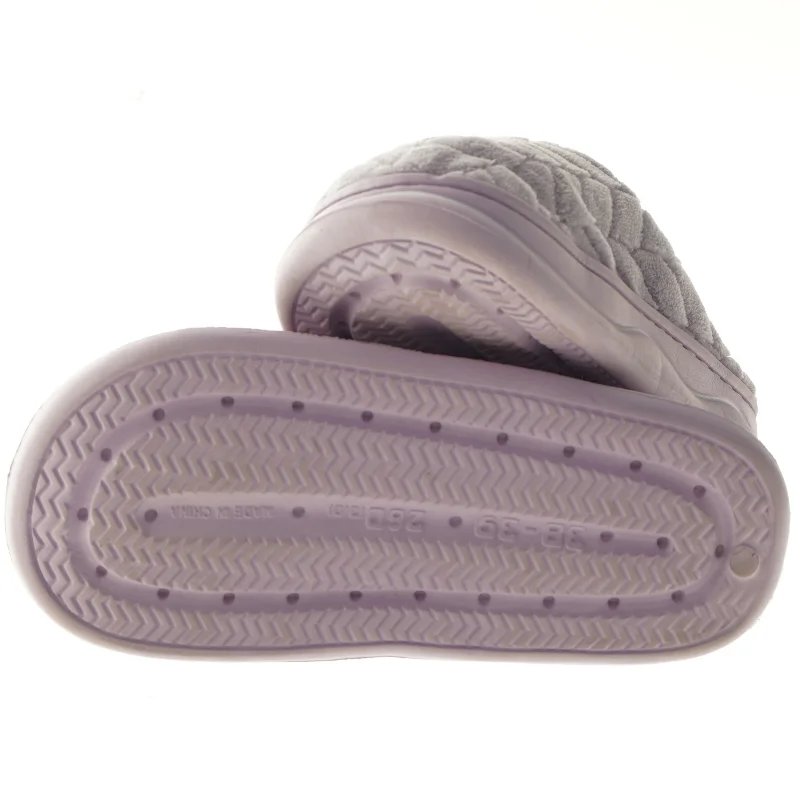 Grå hjemmesko (str. 38-39 )