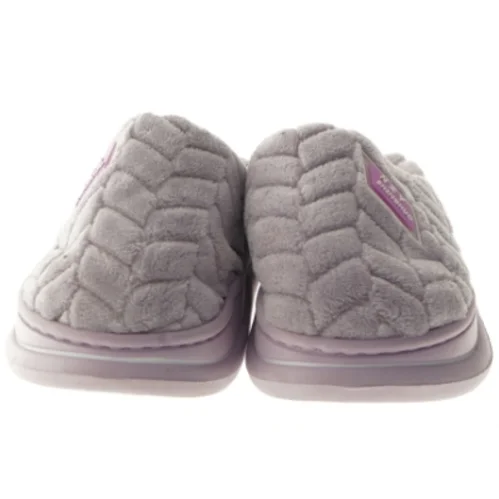 Grå hjemmesko (str. 38-39 )