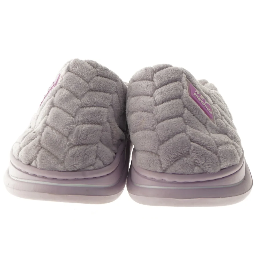 Grå hjemmesko (str. 38-39 )