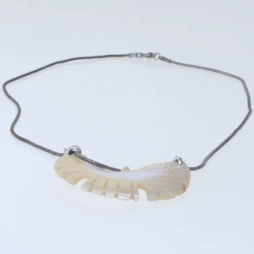 Halskæde med skaller (str. 43 cm)