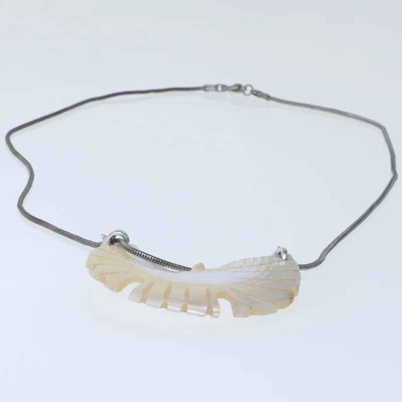 Halskæde med skaller (str. 43 cm)